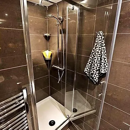 Yugo Explore - Amnis House Hotell 3*