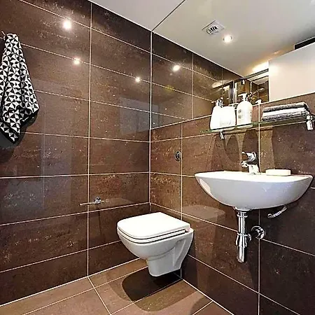 Hotell Yugo Amnis House 3*